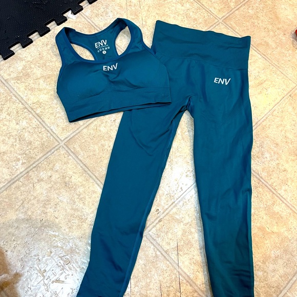 TEAL WORKOUT SET - Picture 2 of 4